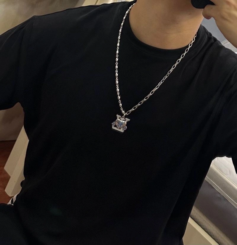 Lightweight Louis Vuitton Necklaces 250471