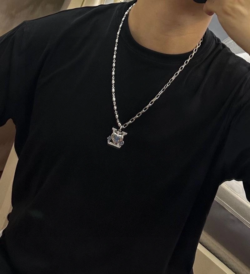 Lightweight Louis Vuitton Necklaces 250471