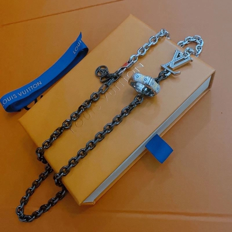 Louis Vuitton Necklaces AllSeason 250477