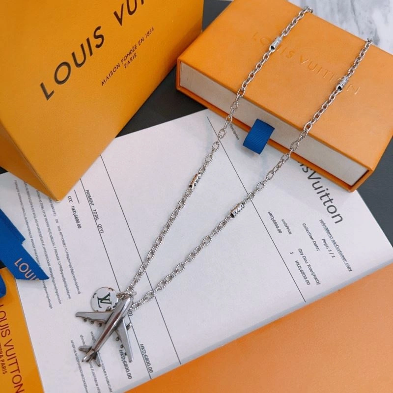 Casual Louis Vuitton Necklaces 250476