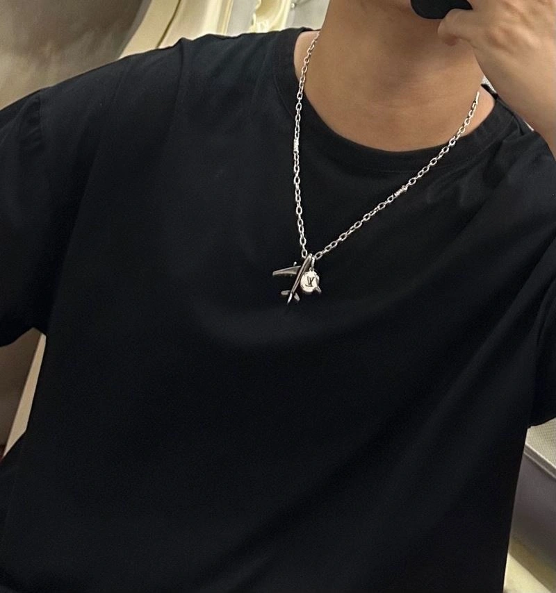 Casual Louis Vuitton Necklaces 250476