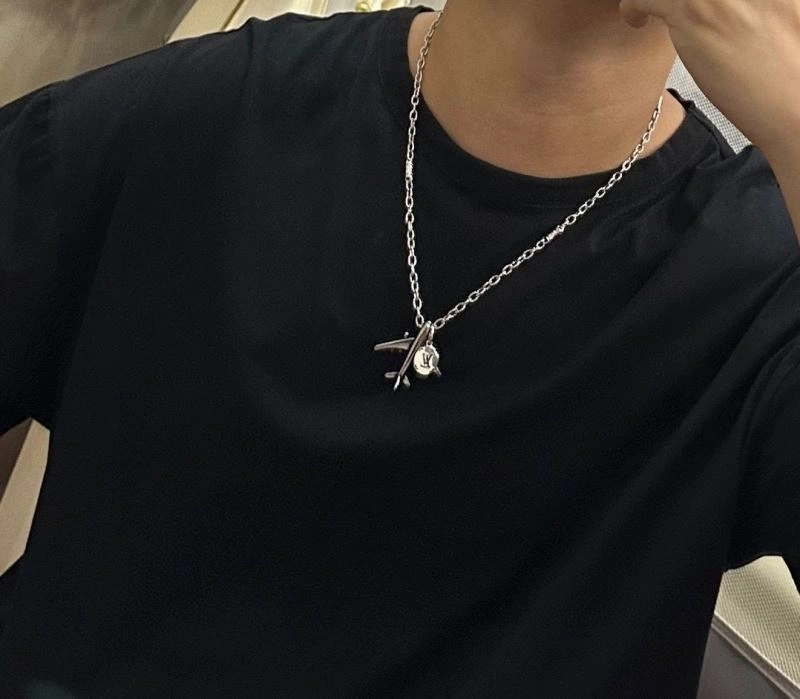 Casual Louis Vuitton Necklaces 250476
