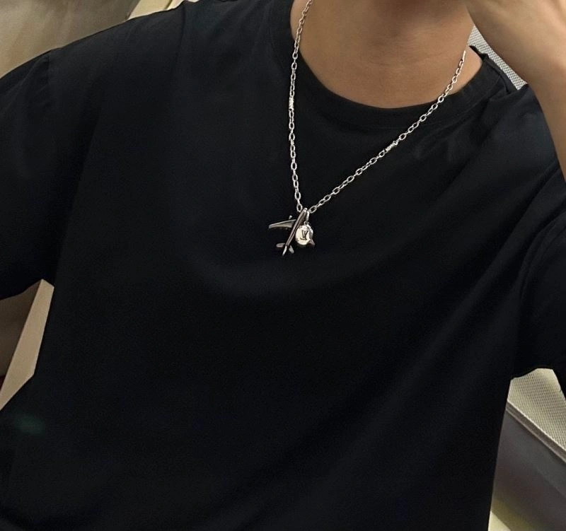 Casual Louis Vuitton Necklaces 250476
