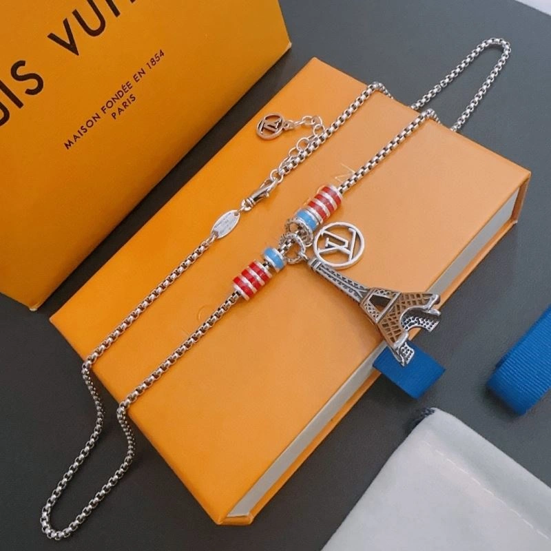 Trendsetting Louis Vuitton Necklaces 250467