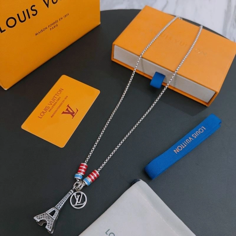 Trendsetting Louis Vuitton Necklaces 250467