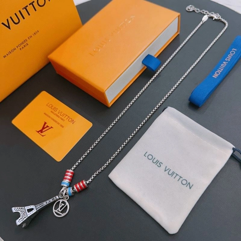 Trendsetting Louis Vuitton Necklaces 250467