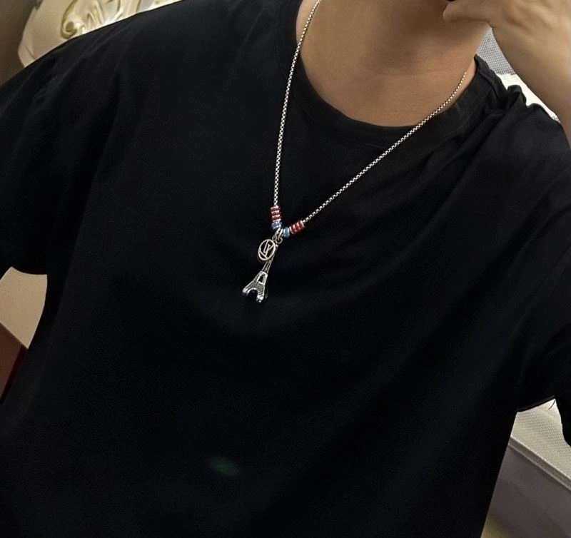 Trendsetting Louis Vuitton Necklaces 250467