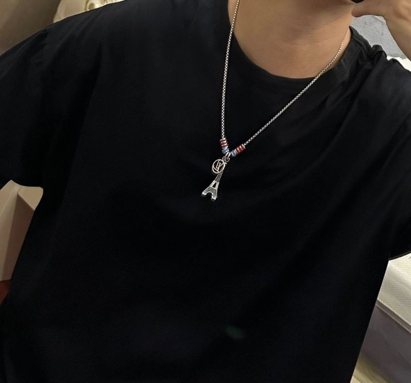 Trendsetting Louis Vuitton Necklaces 250467