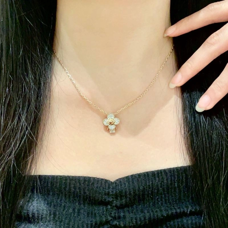 Vibrant Louis Vuitton Necklaces 250456