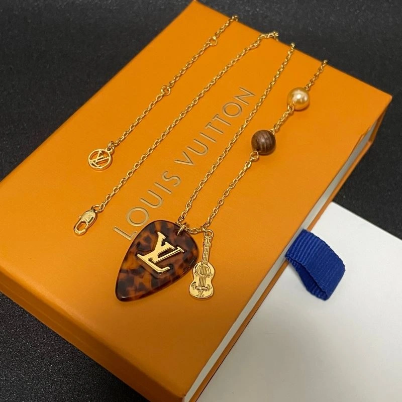 Sporty Louis Vuitton Necklaces 250455