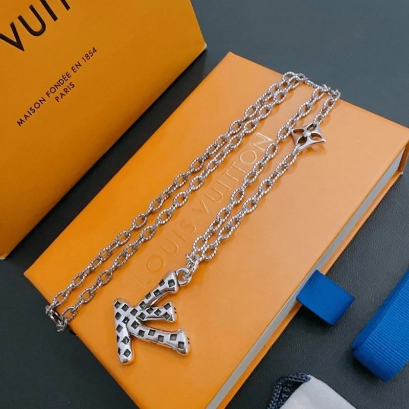Louis Vuitton Necklaces Durable 250449