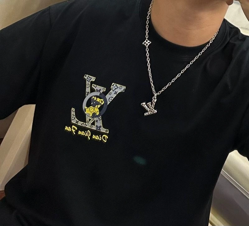 Louis Vuitton Necklaces Durable 250449