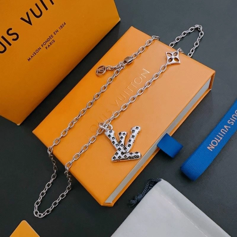 Louis Vuitton Necklaces Durable 250449