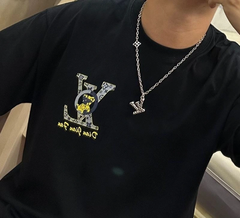 Louis Vuitton Necklaces Durable 250449
