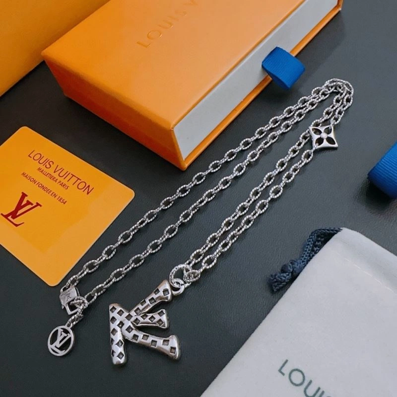 Louis Vuitton Necklaces Durable 250449