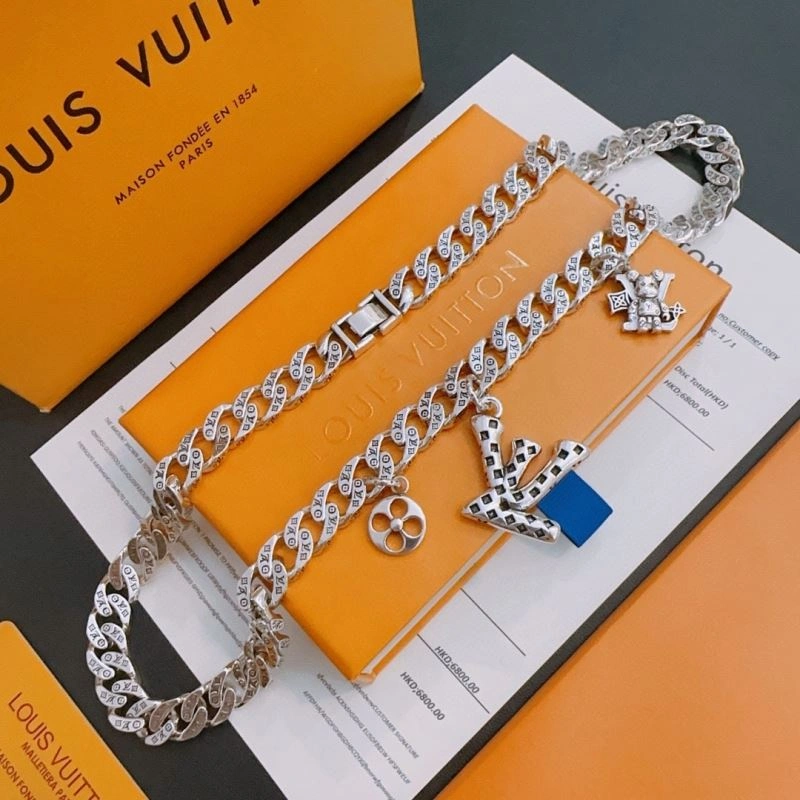 Louis Vuitton Necklaces StreetReady 250439