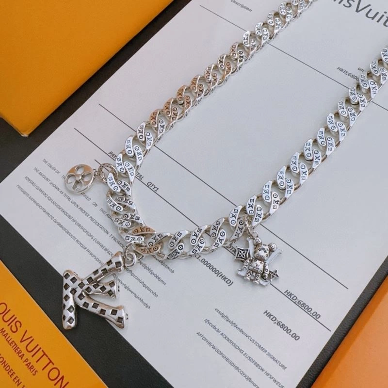 Louis Vuitton Necklaces StreetReady 250439
