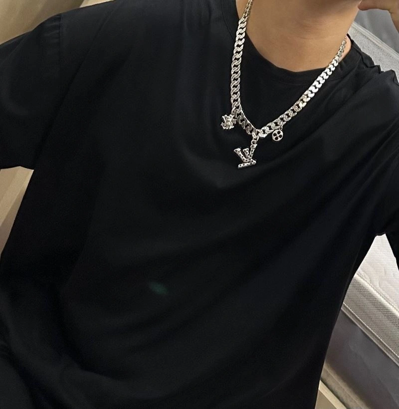 Louis Vuitton Necklaces StreetReady 250439