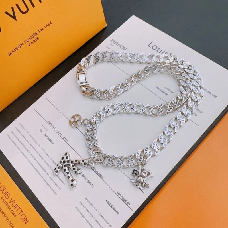 Louis Vuitton Necklaces StreetReady 250439