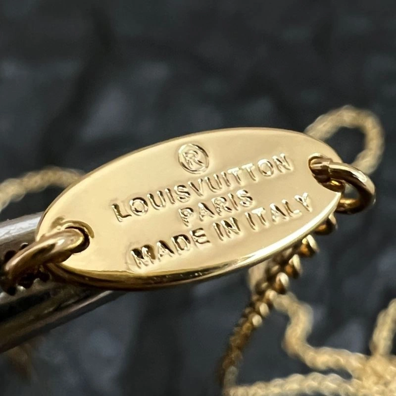 Supportive Louis Vuitton Necklaces 250437