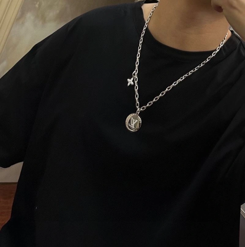 Louis Vuitton Necklaces Colorful 250413