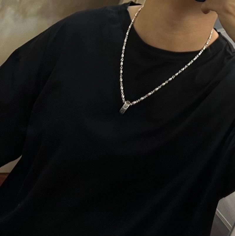 WrinkleFree Louis Vuitton Necklaces 250419