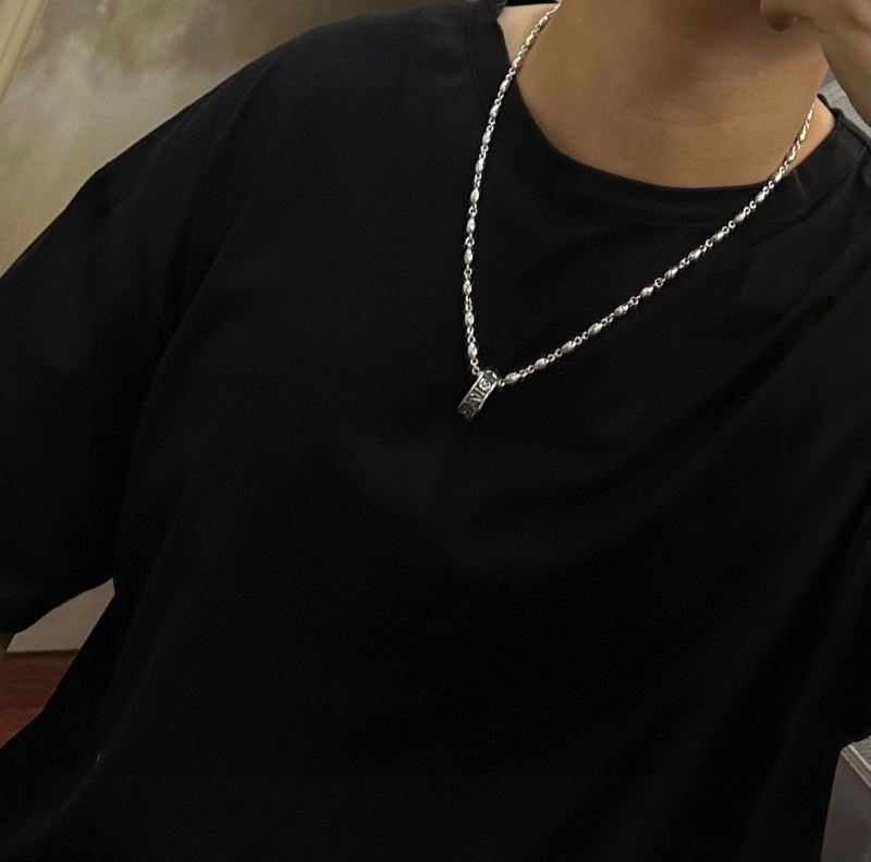 WrinkleFree Louis Vuitton Necklaces 250419