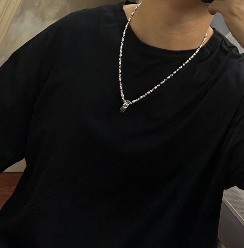 WrinkleFree Louis Vuitton Necklaces 250419