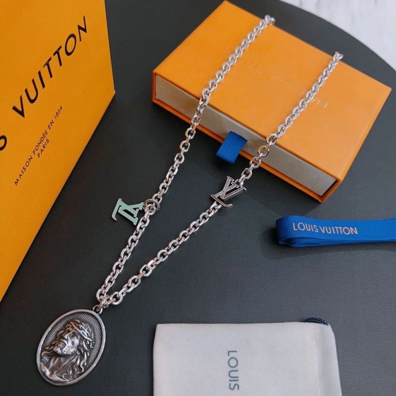 Sophisticated Louis Vuitton Necklaces 250407