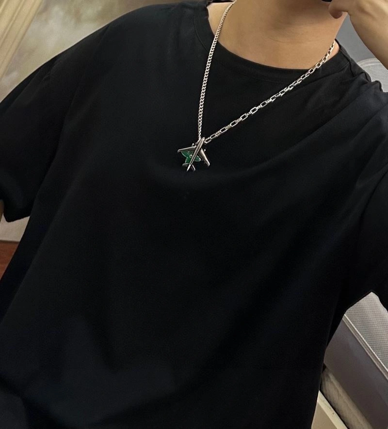 SunProtective Louis Vuitton Necklaces 250415