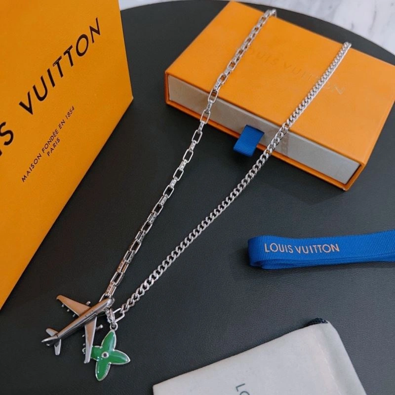 SunProtective Louis Vuitton Necklaces 250415