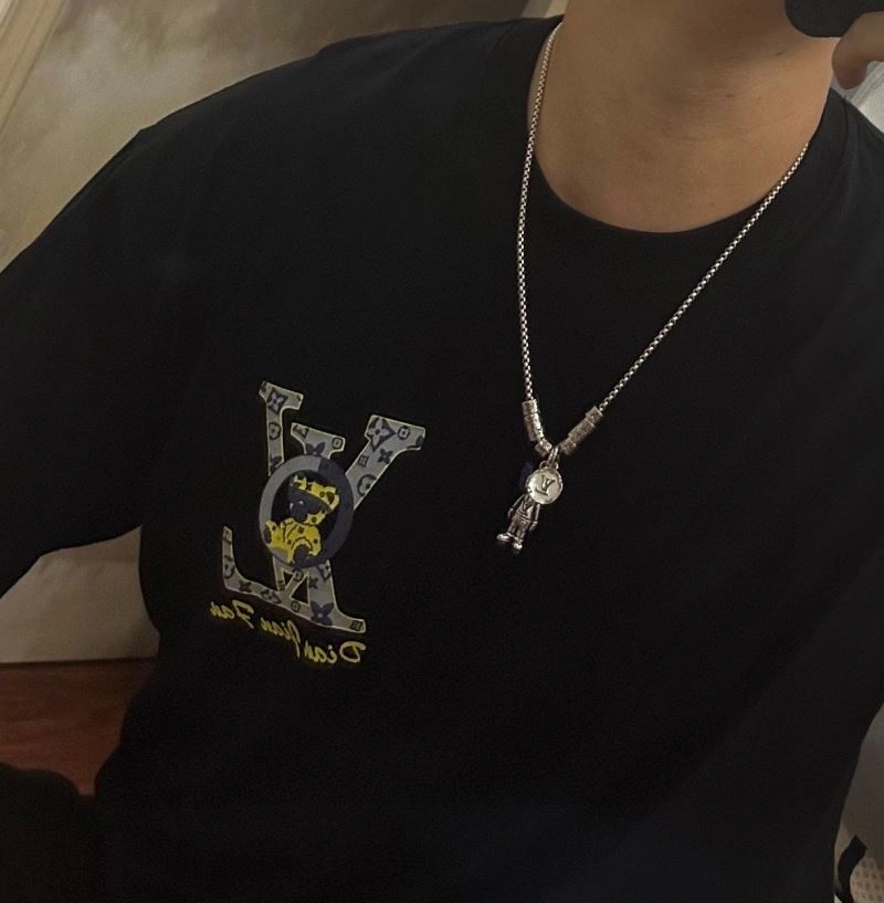 Louis Vuitton Necklaces EyeCatching 250412