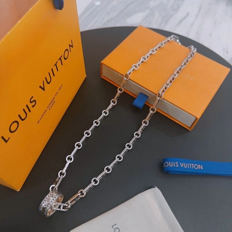 Popular Louis Vuitton Necklaces 250409