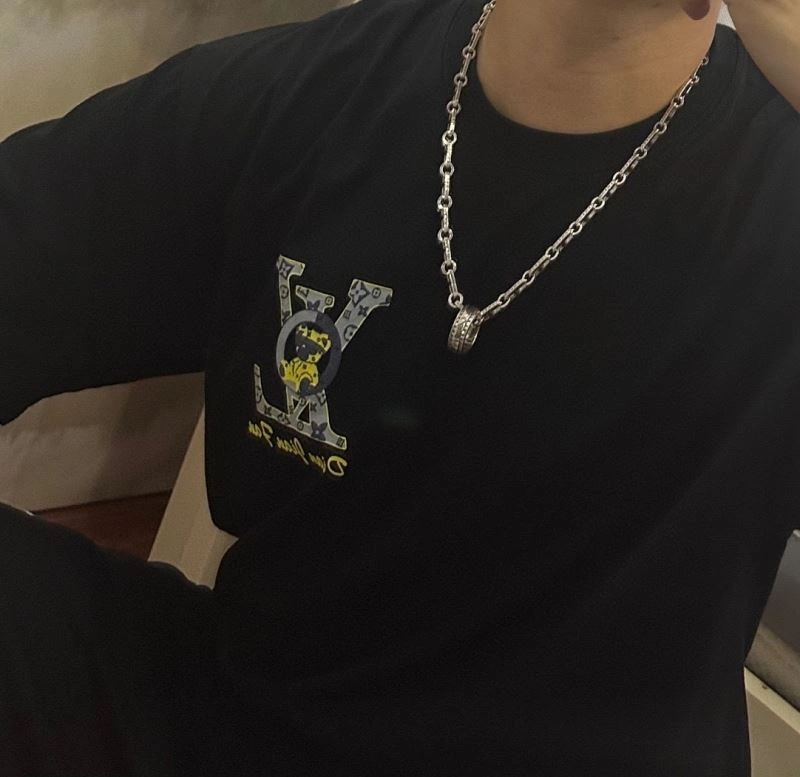 Popular Louis Vuitton Necklaces 250409