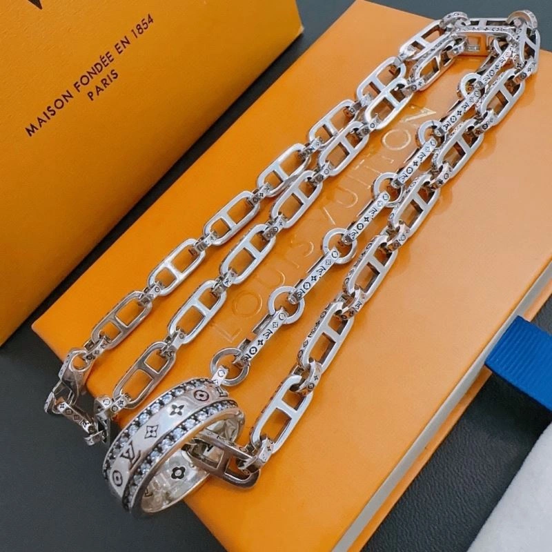 Popular Louis Vuitton Necklaces 250409