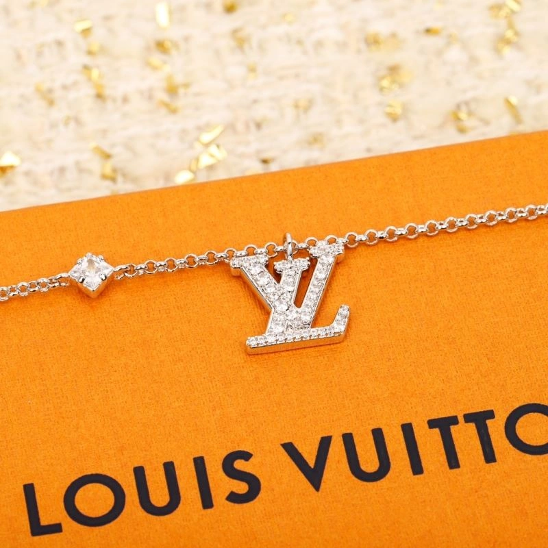 Louis Vuitton Necklaces Bold 250408