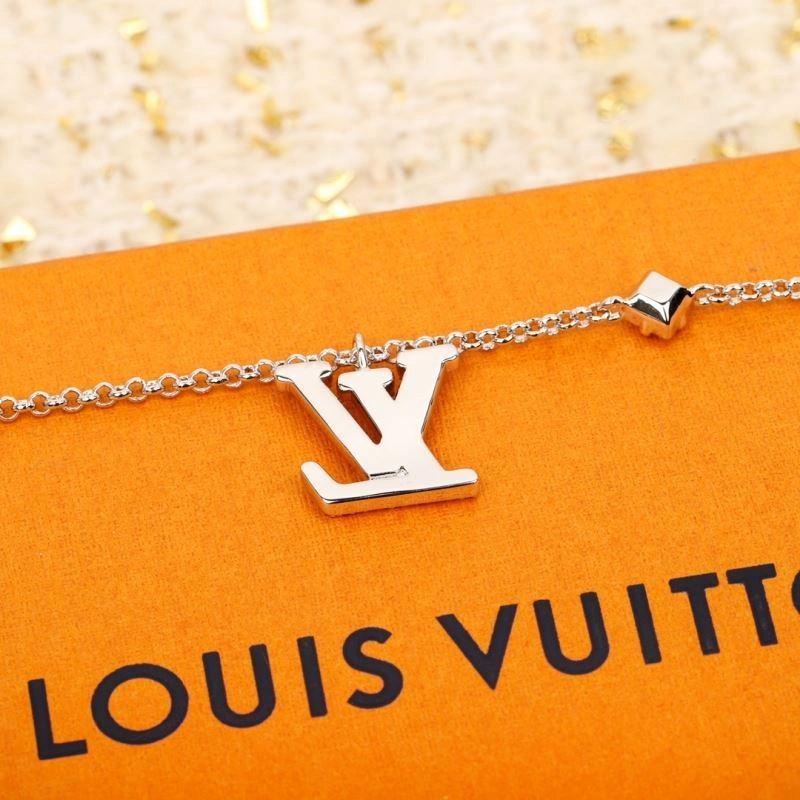 Louis Vuitton Necklaces Bold 250408