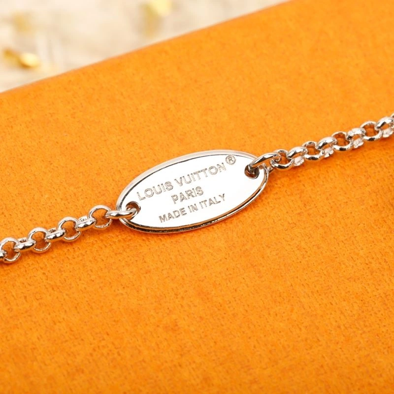 Louis Vuitton Necklaces Bold 250408