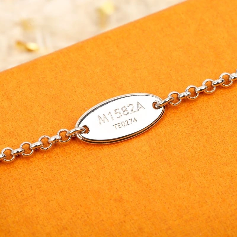 Louis Vuitton Necklaces Bold 250408