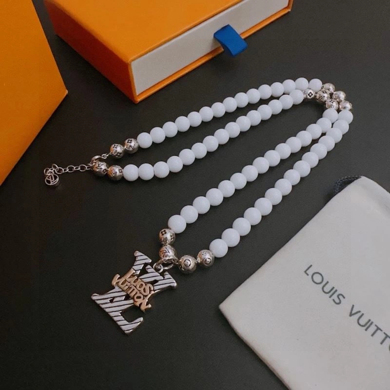 WellDesigned Louis Vuitton Necklaces 250426