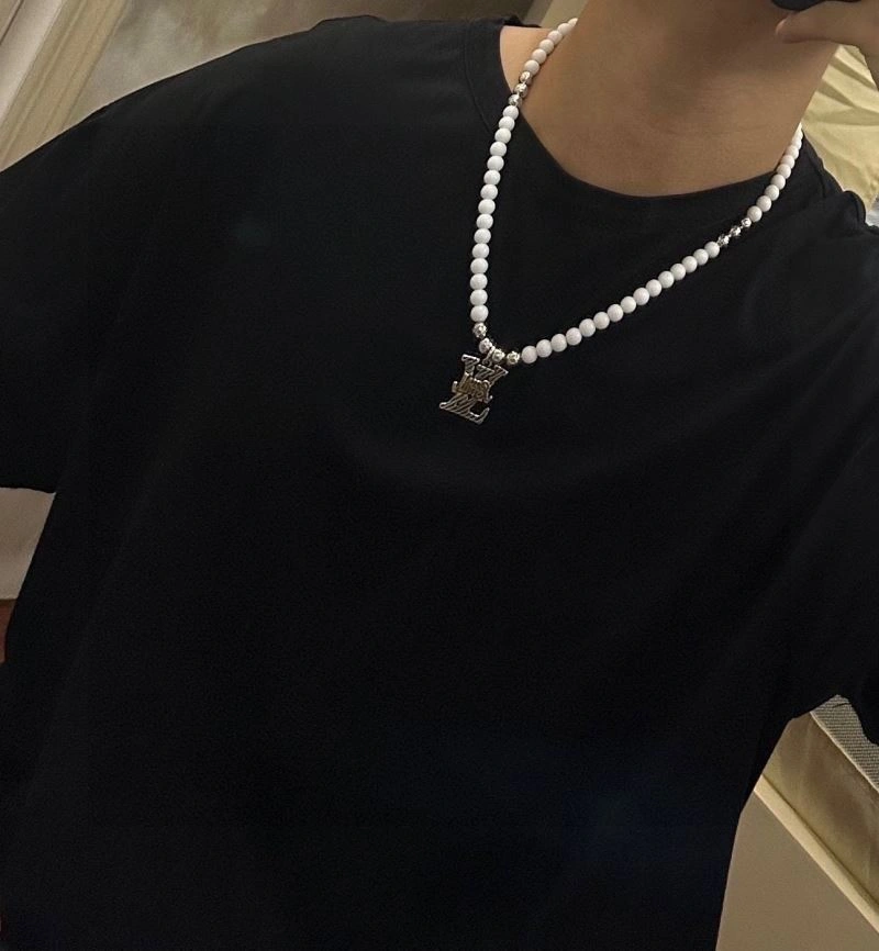 WellDesigned Louis Vuitton Necklaces 250426