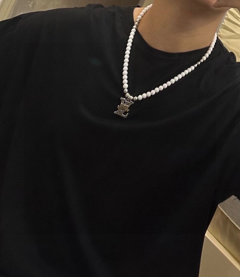 WellDesigned Louis Vuitton Necklaces 250426