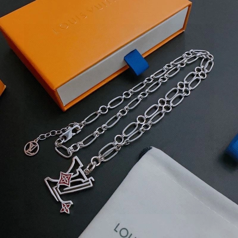 Louis Vuitton Necklaces DailyWear 250424