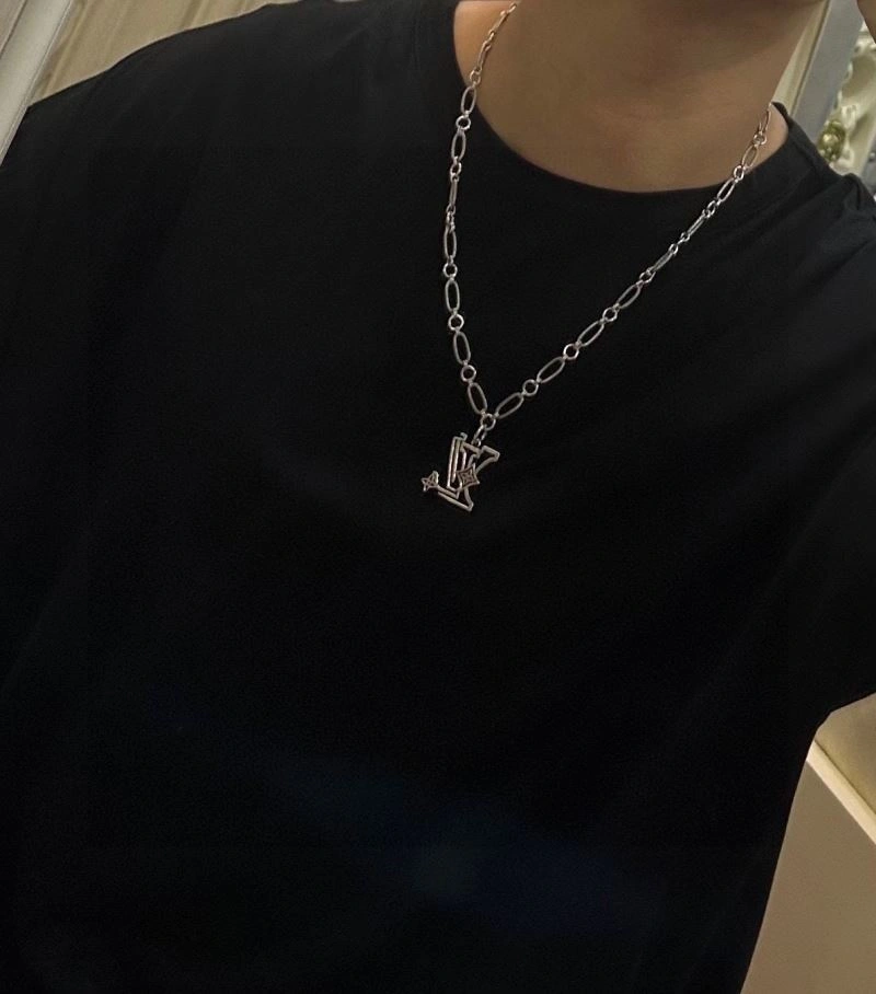 Louis Vuitton Necklaces DailyWear 250424