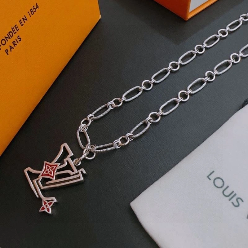 Louis Vuitton Necklaces DailyWear 250424