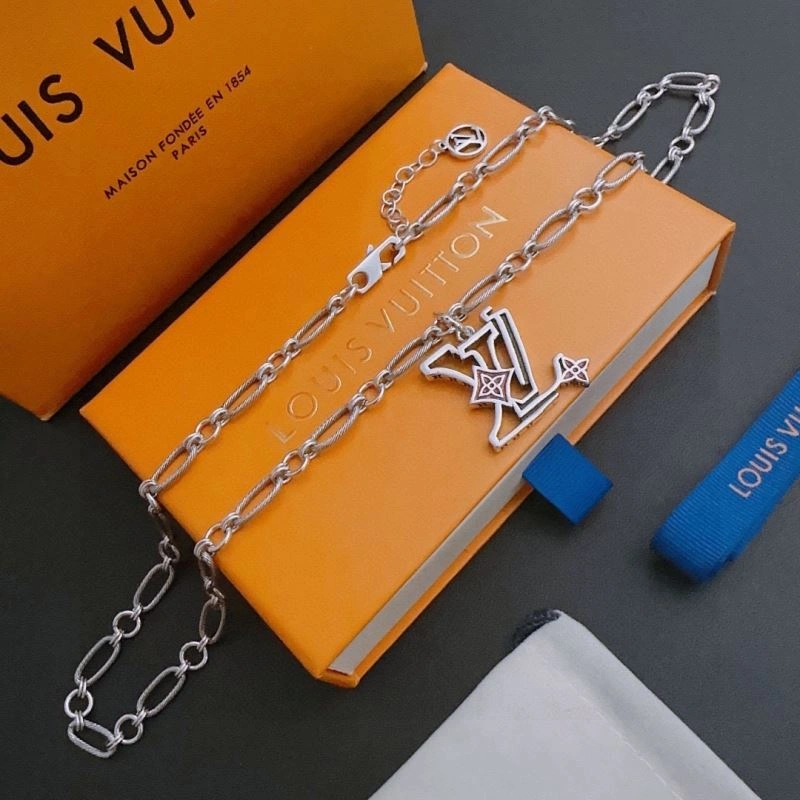 Louis Vuitton Necklaces DailyWear 250424