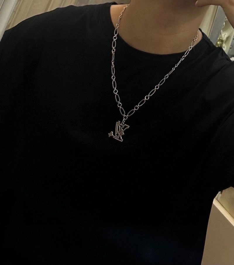 Louis Vuitton Necklaces DailyWear 250424