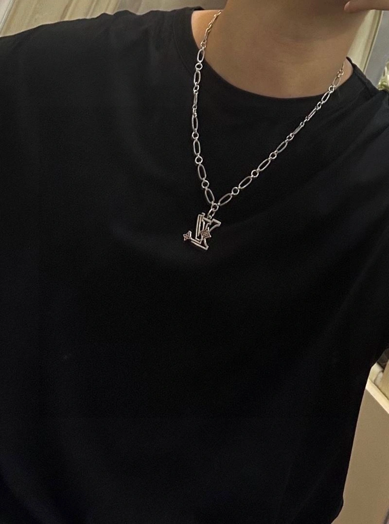 Louis Vuitton Necklaces DailyWear 250424
