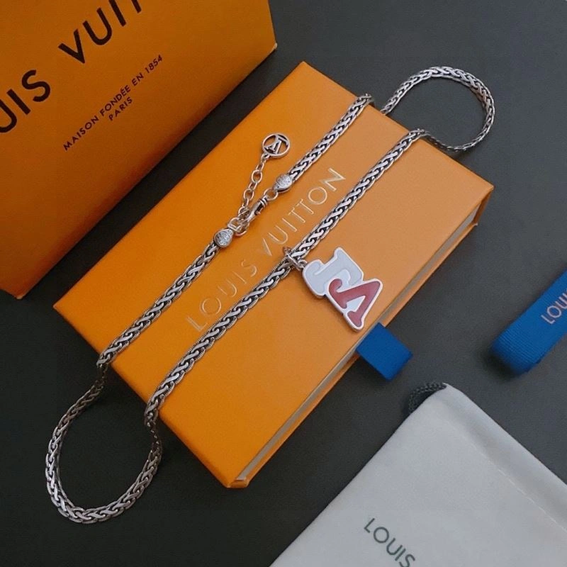 Sporty Louis Vuitton Necklaces 250435