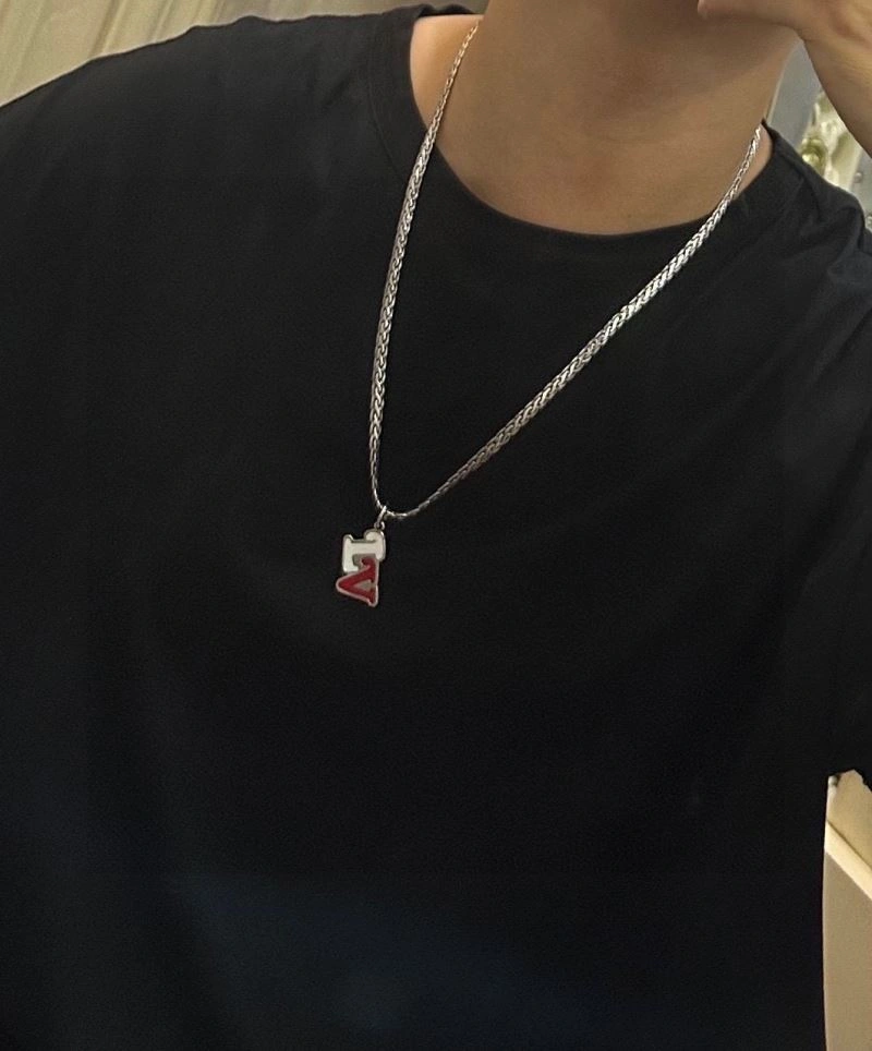 Sporty Louis Vuitton Necklaces 250435